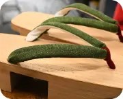 相千両に遠州綿紬・無地花緒　花緒