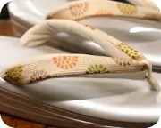 ２の３枚本革草履に名物裂福林花緒　花緒