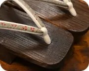 焼き芳町にクローバー柄印伝福林花緒　前壷