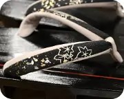 クシ目塗り大下方に花柄福林花緒　花緒