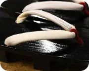 黒捌き芳町に遠州綿紬水引花緒　花緒