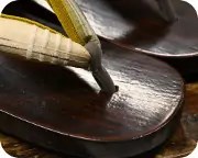 鎌倉彫相右近にお客様特注花緒　前壷