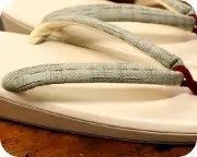 艶消し草履に遠州綿紬花緒　花緒