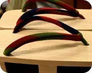 ツボ下がり下方に柄罠二石花緒　花緒