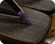 焼き芳町に二石江戸褄花緒　前壷