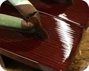 糸春相三味に特注花緒　前壷