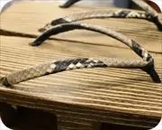 焼き・砥の粉磨き大下方に黒裏ニシキヘビ革花緒　花緒