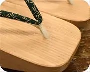 大千両に蜻蛉柄印伝花緒　前壷