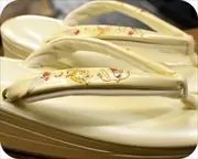２の３枚芯本革エナメル草履に螺鈿入り夫婦花緒　花緒