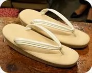からむし草履にエナメル花緒