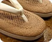 柄入り本パナマ草履にエナメル花緒　前壷