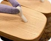 芳町に遠州綿紬花緒　前壷