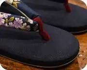 帆布草履に花柄花緒　前壷