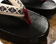 叩き舟形に博多織福林花緒　前壷