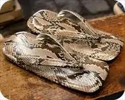 ニシキヘビ革丸草履
