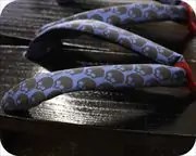 捌き芳町に髑髏柄花緒　花緒