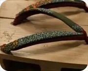 鳥獣戯画焼き入れ芳町に花柄二石花緒　前壷