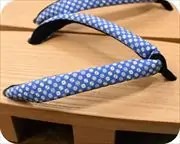 大下方に賽の目市松柄花緒　花緒