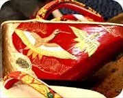 赤・松鶴柄蒔絵付ぽっくり　花緒