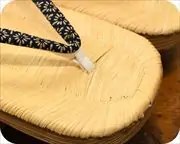 南部表横柾大日光に菊菱柄印伝江戸褄花緒　前壷