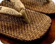 茶パナマ草履にシルク印伝花緒　前壷