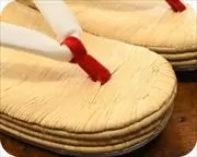 南部表３の７枚芯草履に丹頂花緒　前壷