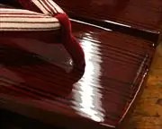 糸春相三味に縞柄福林花緒　前壷