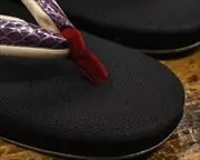 帆布草履にヘビ革福林花緒　前壷