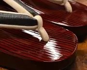 糸春舟形に漆織福林花緒　前壷