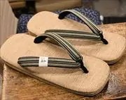 麻織草履に縞柄花緒