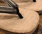 麻織草履に縞柄花緒　前壷