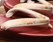 艶消し草履に名物裂福林花緒　花緒