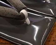 エナメル真角草履にお仕立て花緒　前壷