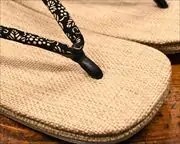 麻織風草履に葡萄柄印伝花緒　前壷