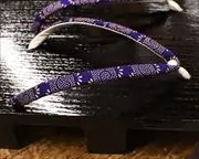 黒捌き真角に爪唐草柄印伝花緒　花緒