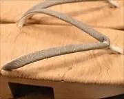 表付き相千両に蜻蛉柄印伝花緒　花緒