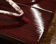 糸春真角に赤裏ニシキヘビ革花緒　前壷