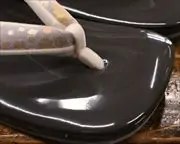 エナメル草履に名物裂福林花緒　前壷