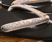 エナメル草履に名物裂福林花緒　花緒
