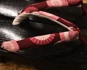 黒捌き大右近に蛇の目傘柄花緒　花緒