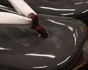 エナメル草履に丹頂エナメル花緒　前壷