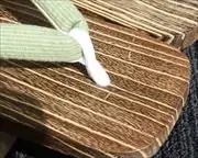 焼き砥の粉芳町に阿波しじら織花緒　前壷