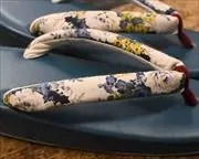 艶消し草履に花柄花緒　花緒