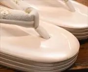 三分三枚本革草履に正絹錦福林花緒　前壷