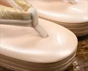 三分三枚本革草履に名物裂福林花緒　前壷