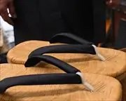表付き大千両に仕立て花緒　前壷
