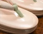 3分3枚本革草履に錦織福林花緒　前壷
