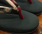 帆布草履に蛇の目傘柄花緒　前壷