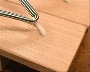 ツボ下がり真角に縞柄革花緒　前壷