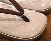 メッシュ市松草履にタピール花緒　前壷